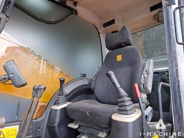 JCB JS220LC