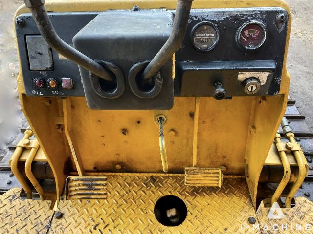 KOMATSU D21A