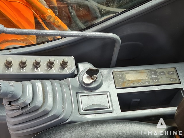 HITACHI ZX60