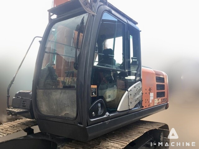 HITACHI ZX200-5G