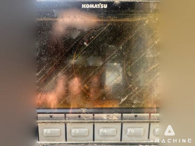KOMATSU PC200-8