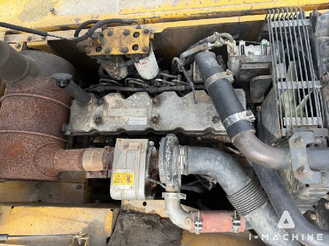 KOMATSU PC200-8