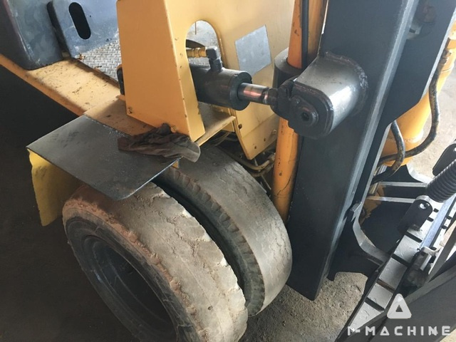 KOMATSU FD40-3