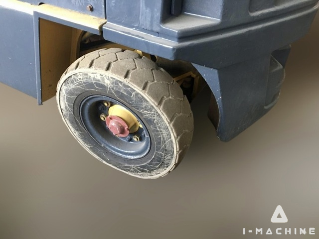 KOMATSU FD40-3