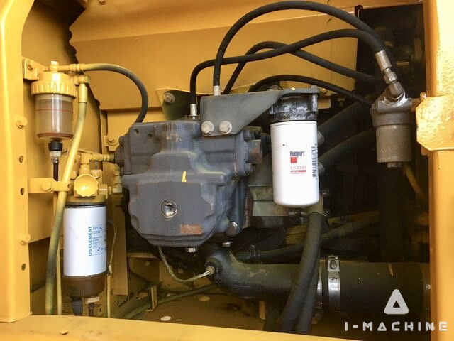 KOMATSU PC200-8