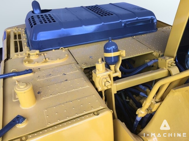 KOMATSU PC200-8