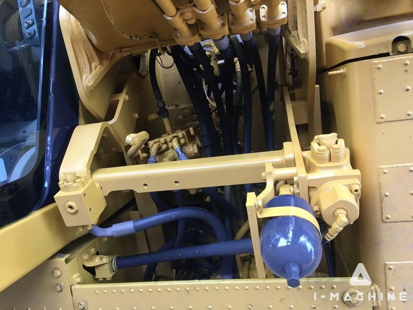 KOMATSU PC200-8