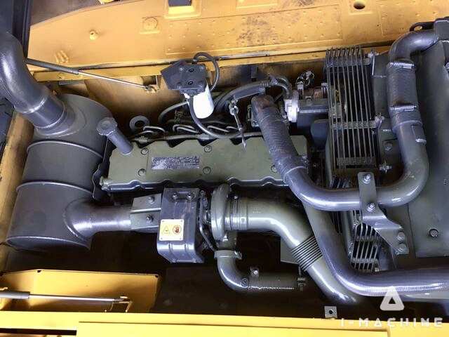 KOMATSU PC200-8
