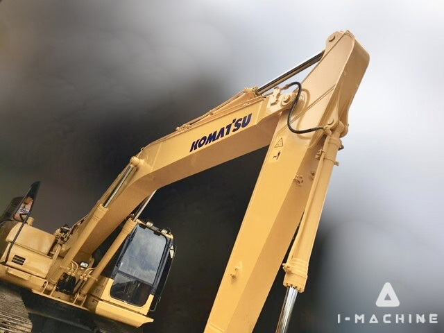 KOMATSU PC200-8