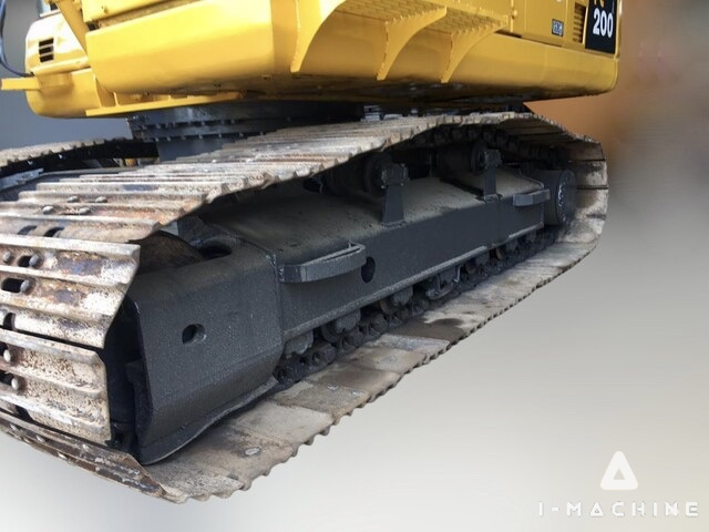 KOMATSU PC200-8