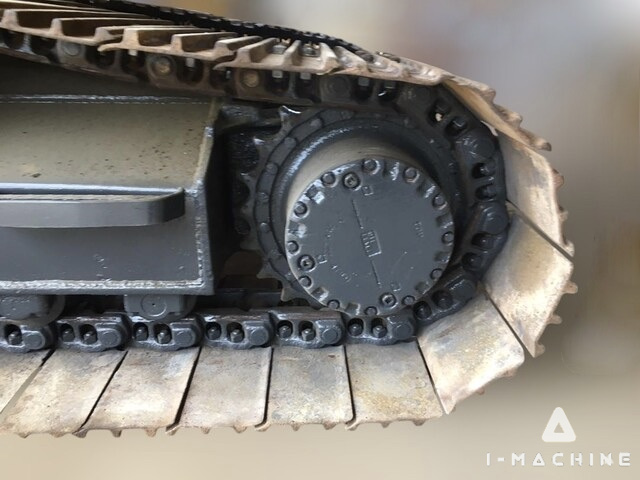 KOMATSU PC200-8