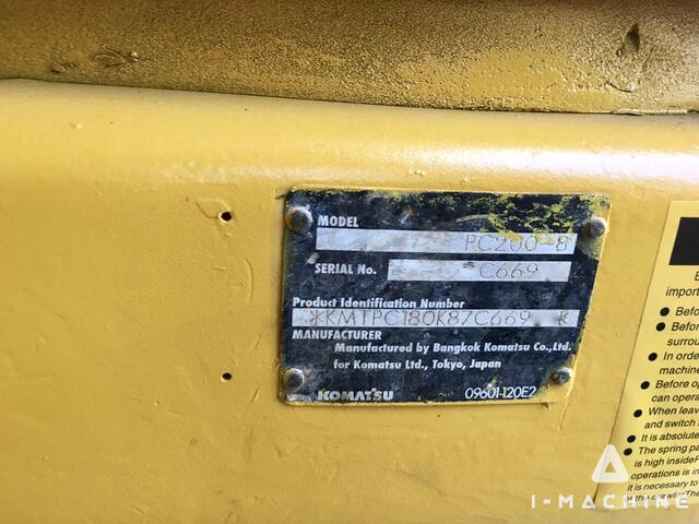 KOMATSU PC200-8