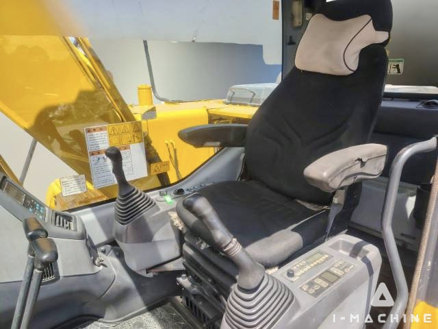 KOMATSU PC130-8