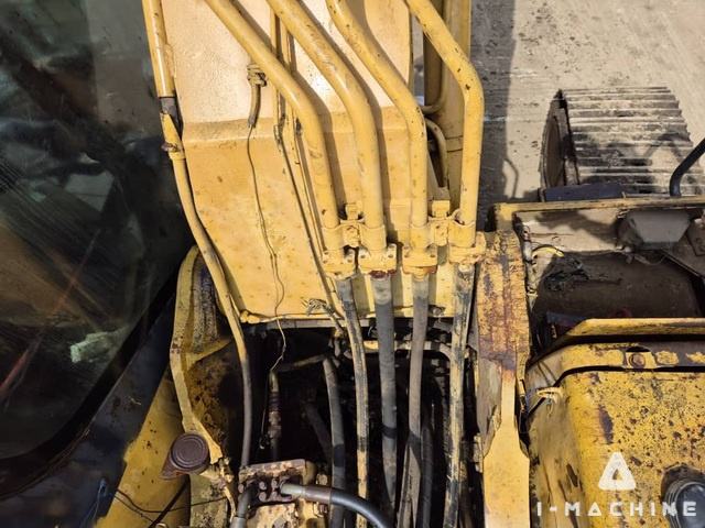 KOMATSU PC220-7