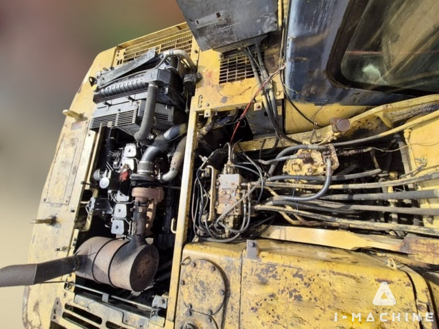KOMATSU PC220-7