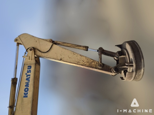 KOMATSU PC220-7