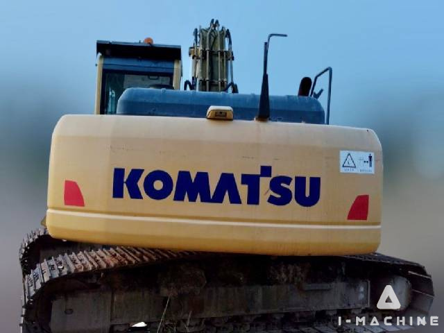 KOMATSU PC200-8