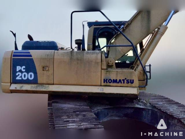 KOMATSU PC200-8
