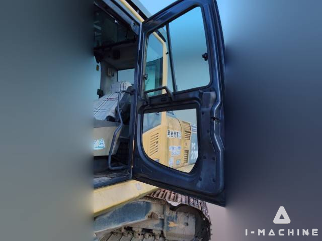 KOMATSU PC200-8