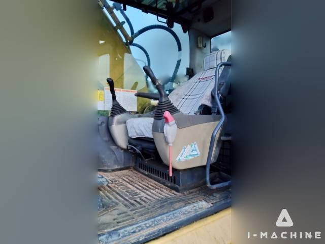 KOMATSU PC200-8