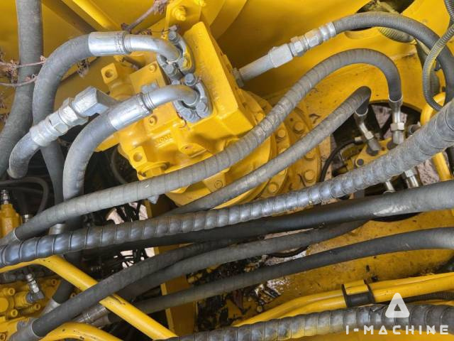 KOMATSU PC200LC-7