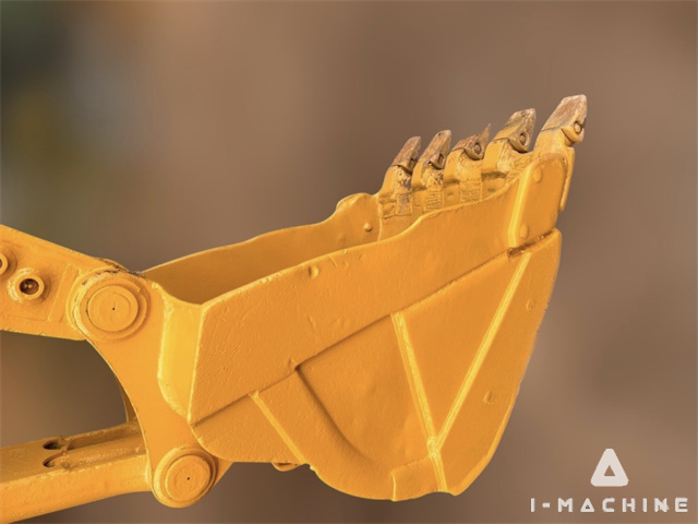 KOMATSU PC210-7