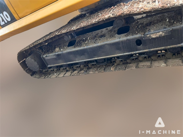 KOMATSU PC210-7