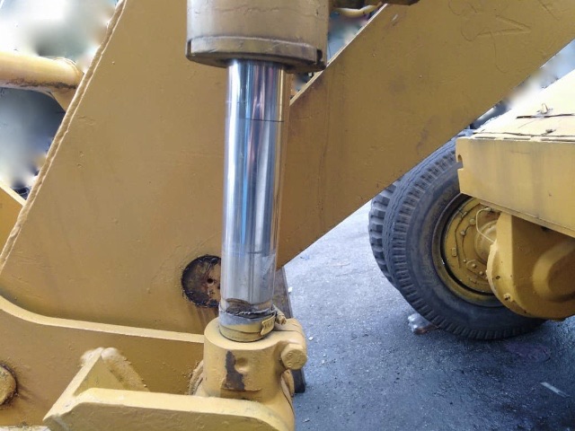KOMATSU SD23-1
