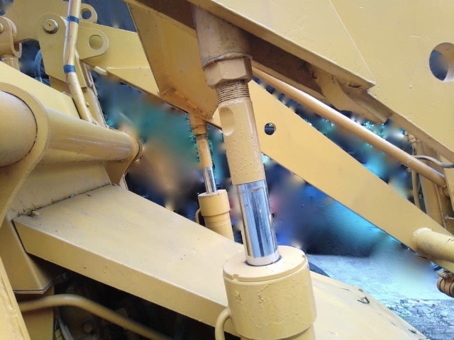 KOMATSU SD23-1