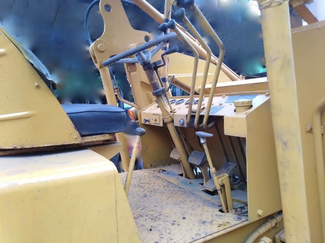 KOMATSU SD23-1