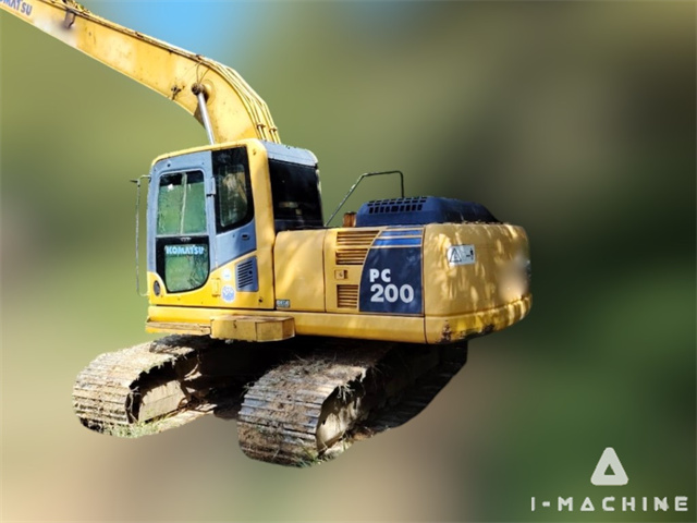 KOMATSU PC200-8