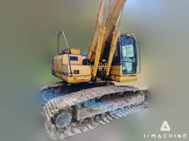 KOMATSU PC200-8