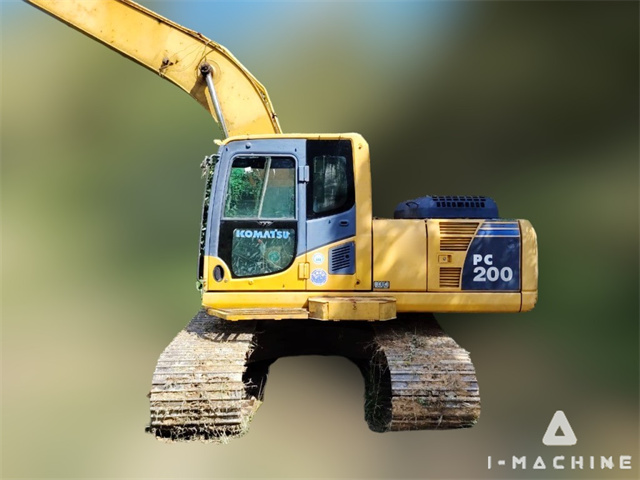 KOMATSU PC200-8