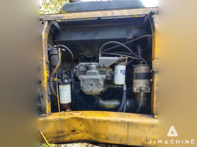 KOMATSU PC200-8