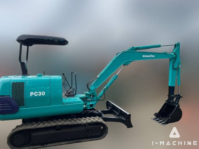 KOMATSU PC30-7