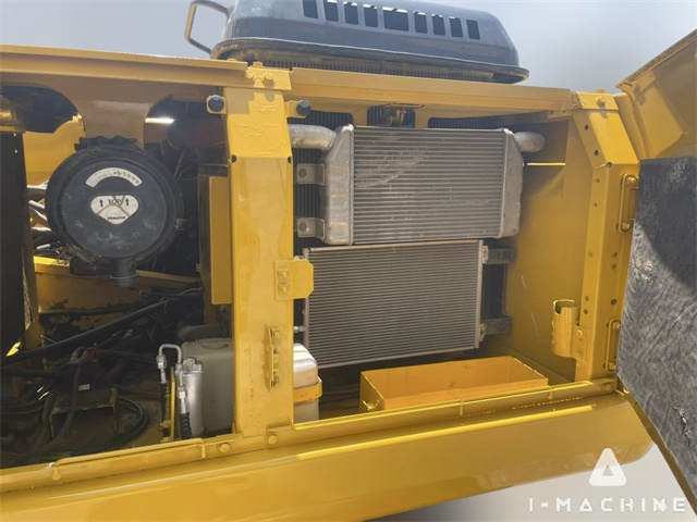 KOMATSU PC200-7