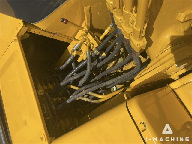 KOMATSU PC200-7