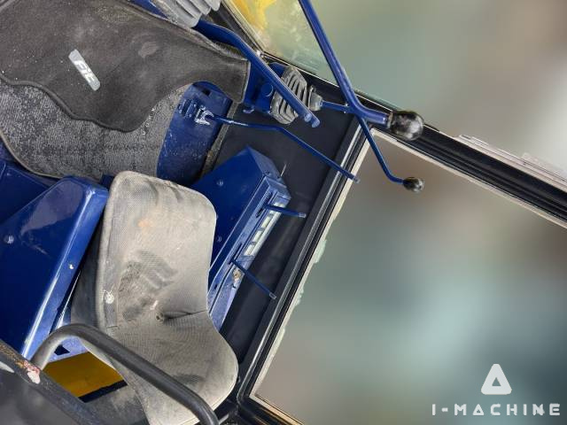 KOMATSU PC30-6