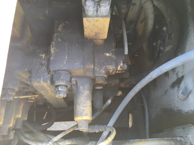 KOMATSU BR300J