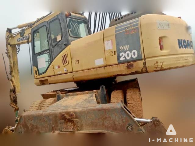 KOMASTSU PW200-7