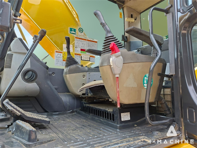 KOMATSU PC200-8N1