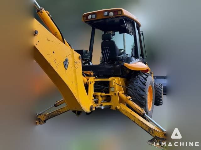 JCB 214E
