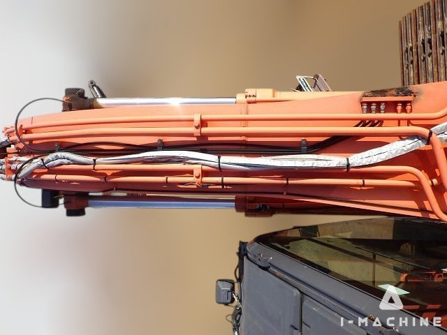 HITACHI ZX200-5B