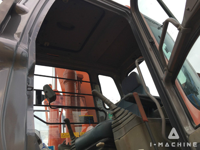 HITACHI ZX225USR